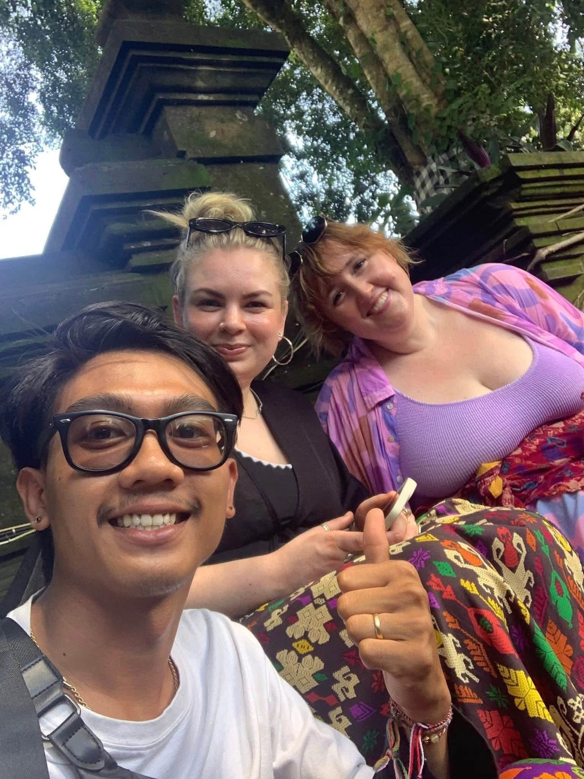 Adi Bali Driver taking a selfie with guests